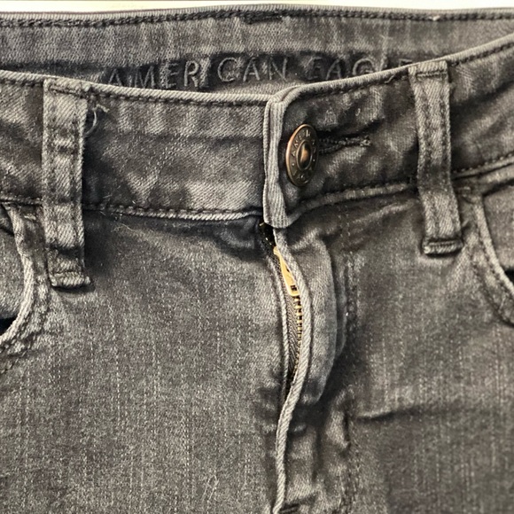 NWOT American Eagle women’s black distressed jegging jeans. Size 4R - Picture 6 of 9